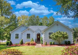 photo 1 of 605 Harbour Shores Dr, Jackson, GA 30233