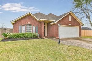 photo 1 of 1101 Camelot Lane, Pearland, TX 77581