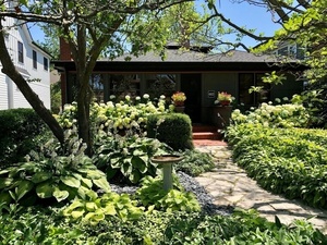 photo 1 of 683 Saylor Ave, Elmhurst, IL 60126