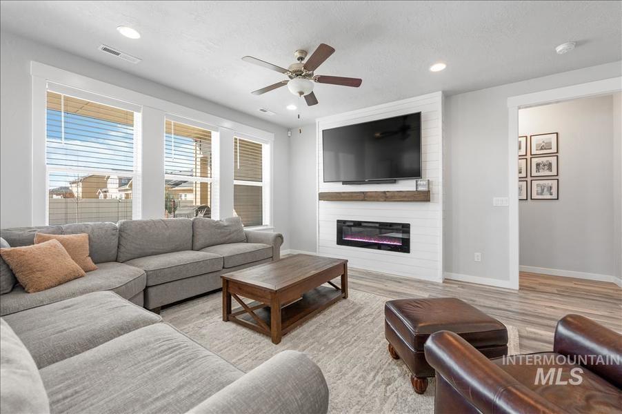 4126 S Lava Springs Loop, Nampa, ID 83686 MondoFlyers real estate flyer