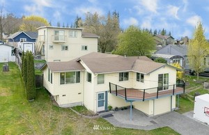 photo 1 of 5718 Commercial Ave, Everett, WA 98203