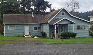 photo 1 of 402 SE 3rd Ave, Estacada OR 97023