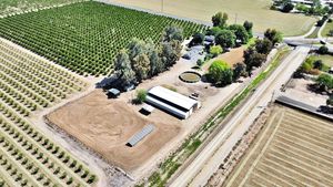 photo 1 of 2525 N McCall Ave, Sanger, CA 93657