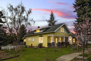 photo 1 of 347 S Crosby St, Tekoa, WA 99003
