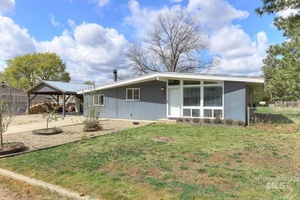 photo 1 of 1011 Melrose Dr, Emmett, ID 83617