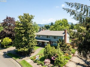 photo 1 of 2855 Flintlock St, Eugene, OR 97408