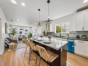 photo 1 of 894 Arlington Ave, Oakland, CA 94608