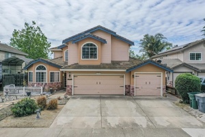 photo 1 of 1935 Berry Ct, Dixon, CA 95620