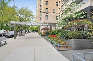 photo 1 of 860 5th Ave Unit 6F, New York, NY 10065