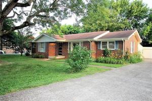 photo 1 of 2106 Belmont Dr, Clarksville, TN 37043