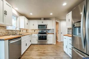 photo 1 of 6682 Veranda Ct N, Keizer, OR 97303