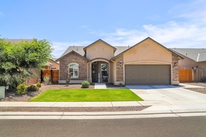 photo 1 of 2764 8th Avenue Dr, Kingsburg, CA 93631