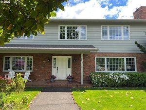 photo 1 of 2855 Flintlock St, Eugene, OR 97408