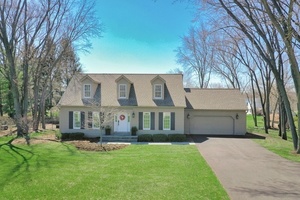 photo 1 of 3003 Pleasant Dr, McHenry, IL 60051