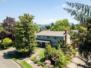 photo 1 of 2855 Flintlock St, Eugene, OR 97408