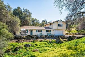 photo 1 of 42464 John Muir Dr, Coarsegold, CA 93614