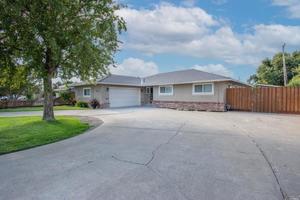photo 1 of 870 W A Street, Dixon, CA 95620