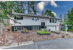 photo 1 of 6625 Tudor Ct, Gladstone, OR 97027