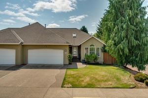 photo 1 of 2194 NW Willamette Dr, McMinnville OR 97128 