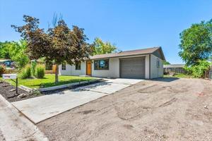 photo 1 of 404 Mountain View Dr, Marsing, ID 83639