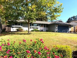 photo 1 of 9015 Vista Del Rio Avenue, Fair Oaks, CA 95628