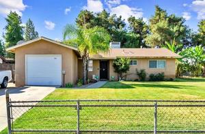 photo 1 of 2551 Oak St, Selma, CA 93662