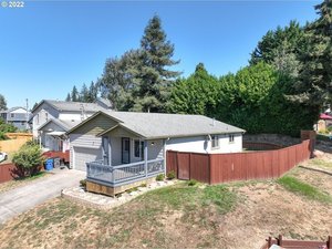 photo 1 of 920 N Railroad Ave, Ridgefield, WA 98642