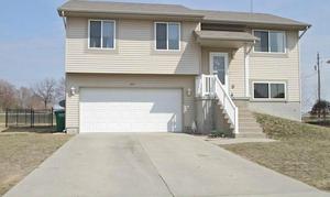 photo 1 of 429 25th St SE, Altoona IA 50009