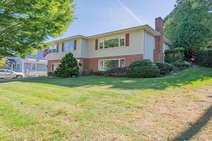 photo 1 of 39 Pilgrim Rd, Marblehead, MA 01945