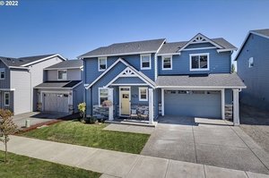 photo 1 of 2842 SE Baker Ave, Gresham, OR 97080