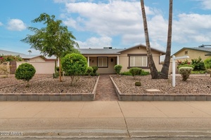 photo 1 of 3439 W Banff Ln, Phoenix, AZ 85053
