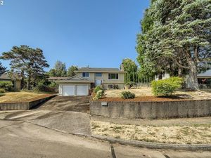 photo 1 of 2331 SW Spence Ct, Troutdale, OR 97060