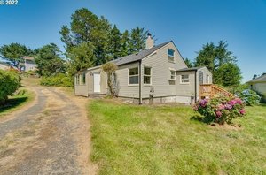 photo 1 of 450 NW YAQUINA AVE Depoe Bay, OR 97341