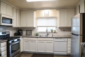 photo 1 of 831 Lyon Ave, Sanger, CA 93657