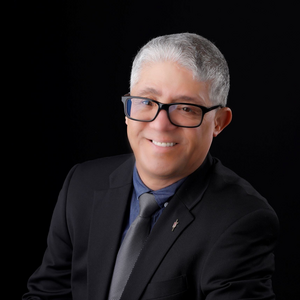 Dr Norman Quintero
