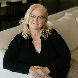Lisa M Johnson
